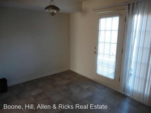 Building Photo - 2 br, 1.5 bath House - 101 #6 Greenwood Ave.