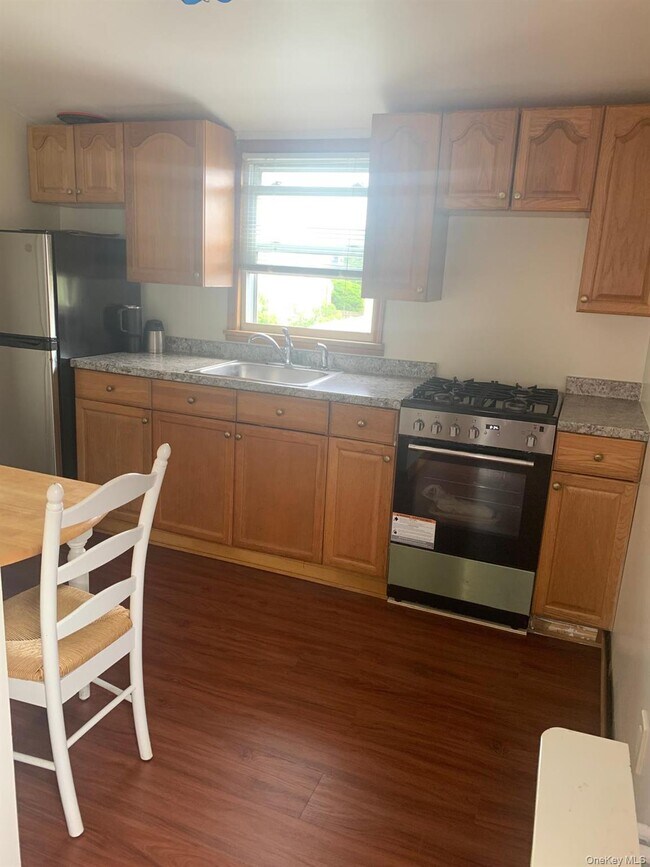 Building Photo - 169 Litchfield Ave