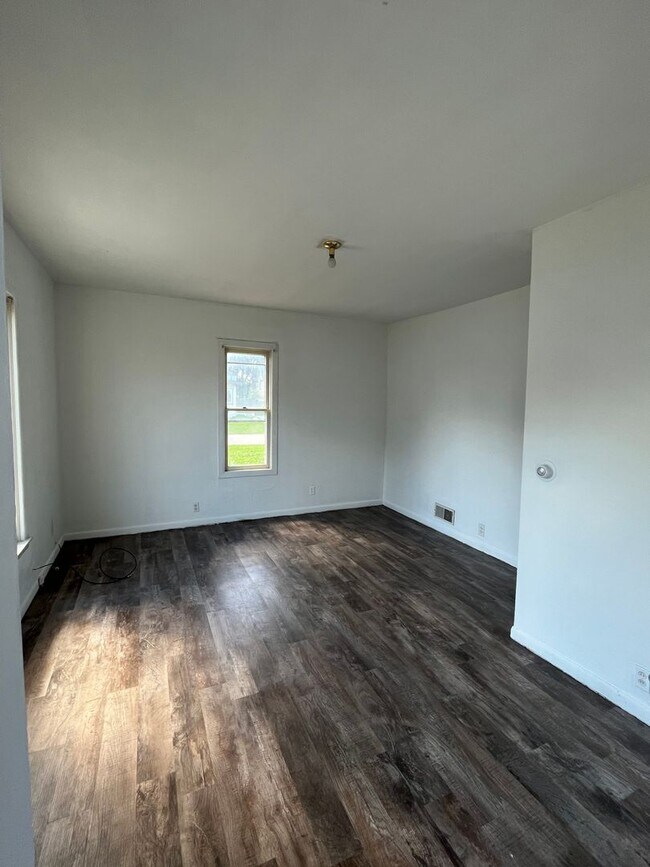 Building Photo - 2 bedroom duplex