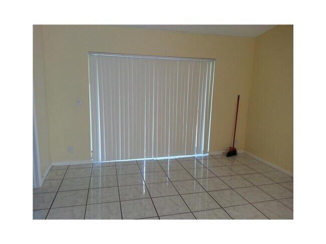 Foto del edificio - 11582 NW 44th St