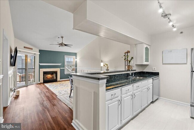 Foto del edificio - 3311 Wyndham Cir