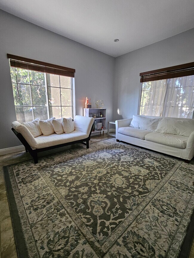 Foto del edificio - 137 W Central Ave