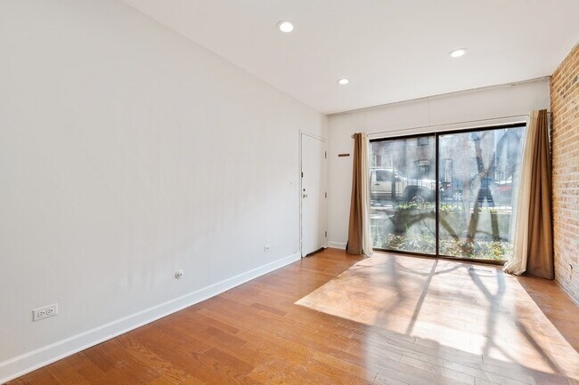 Foto del edificio - 328 W Concord Pl