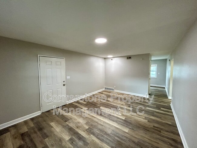Building Photo - 2506 Redbud Ln