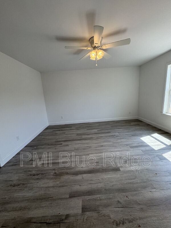 Building Photo - 247 Quinn Hill Ln