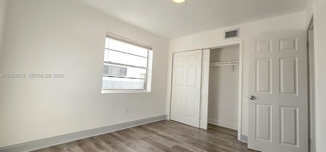 Building Photo - 5960 NE 5th Ct