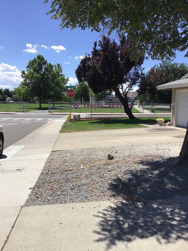 Foto del edificio - Upgrade Your Living: Spacious 4-Bedroom Ho...