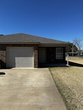 Building Photo - 4104 Maple Dr