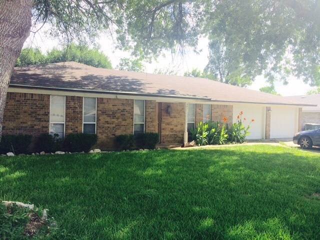 Foto principal - 3921 Chisholm Trail