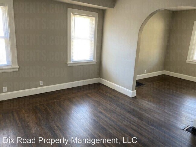 Building Photo - 2 br, 1.5 bath House - 3701 Iona Avenue,