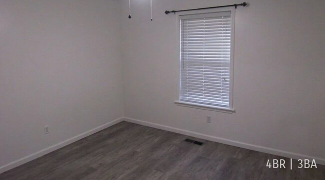 Foto del edificio - 4 Bedroom | 3 Bathroom | Walk Out Basement...