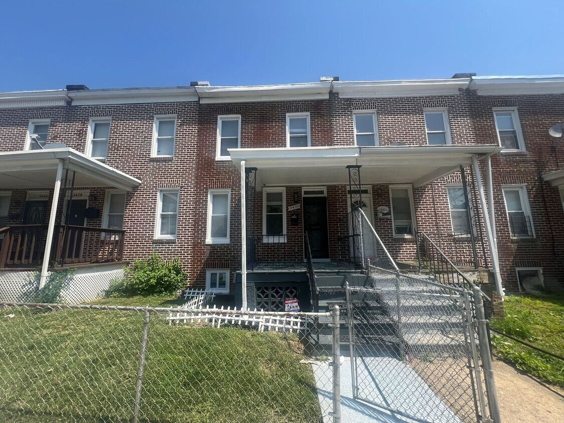 Foto principal - Charming 3 bedroom, 1 bathroom home locate...