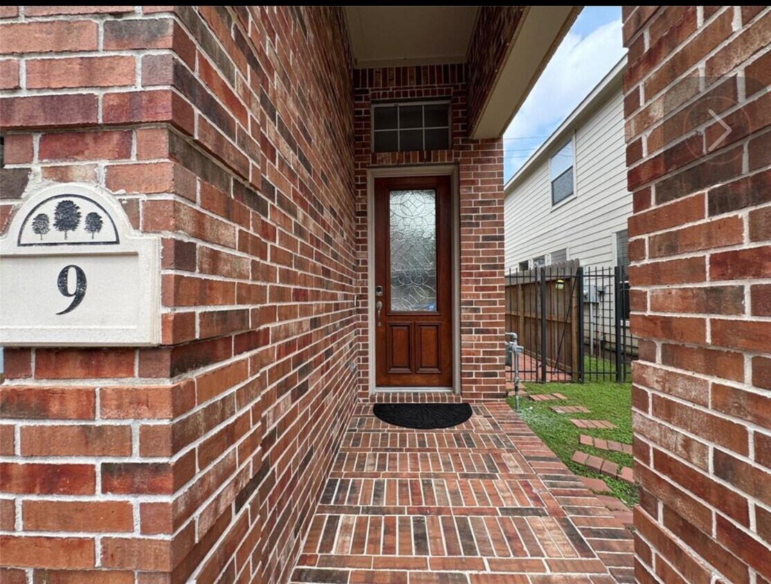 Foto principal - 6222 Skyline Dr