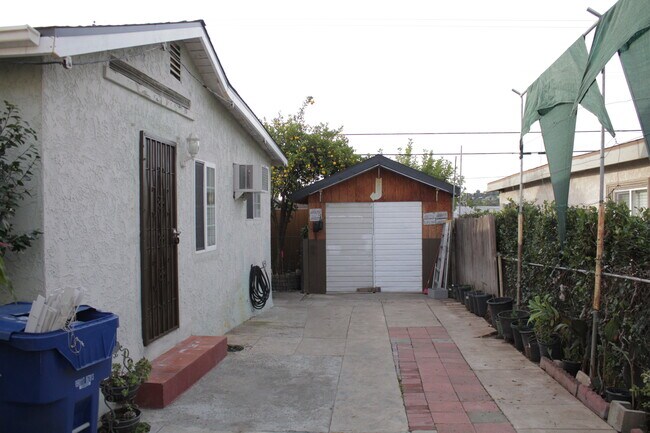 Building Photo - 5226 Range View Ave