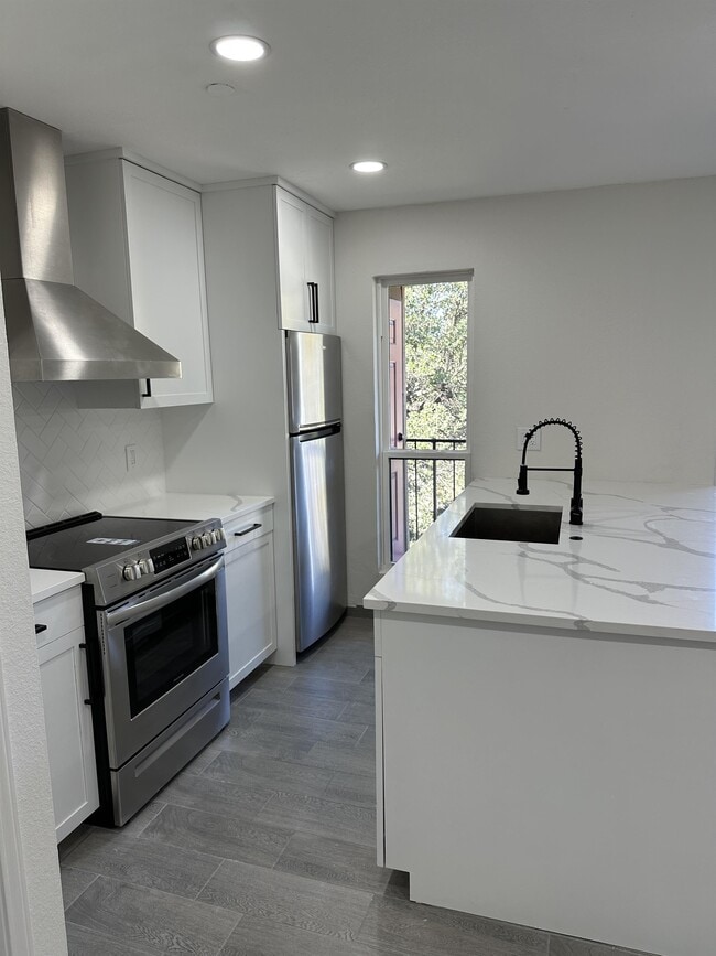 Photo - 5916 Gaston Ave Townhome