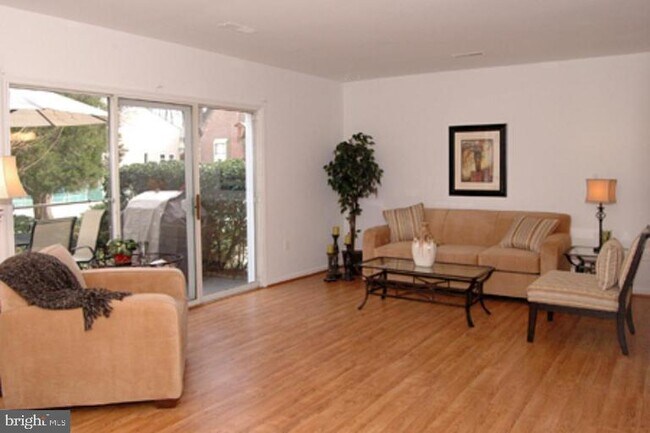 Foto del edificio - 3725 Persimmon Cir