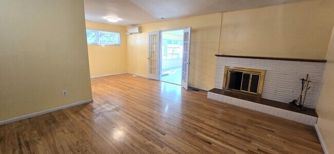 Foto del edificio - Stunning 4-bedroom 2 bath home