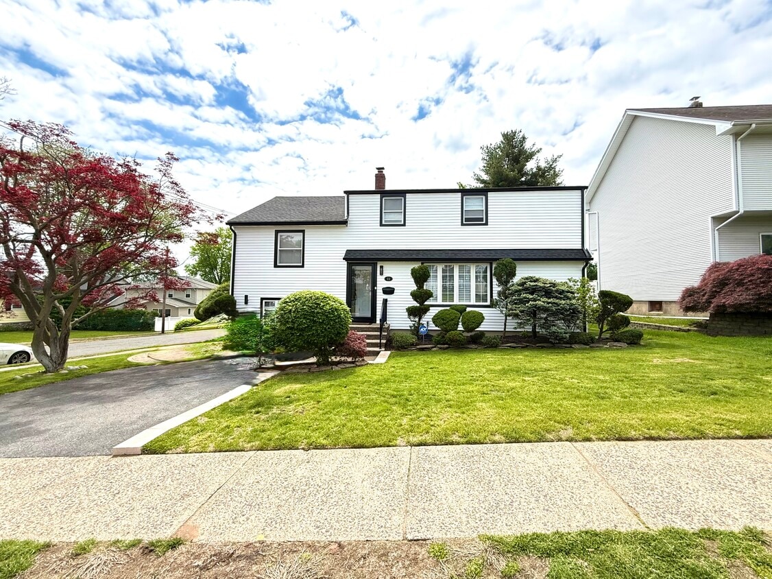 Primary Photo - 44 Leonhardt Ct