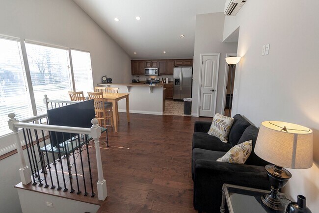 Building Photo - 1415 Paris Rd