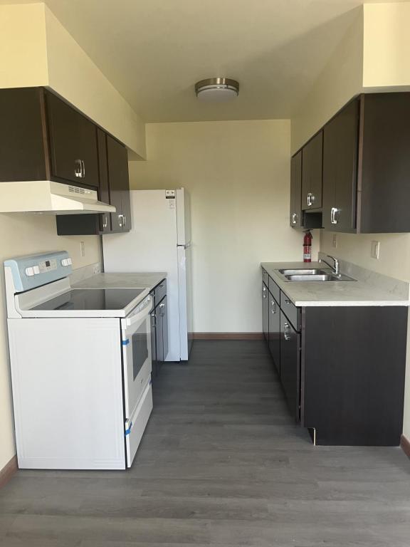 Building Photo - 130 1st St