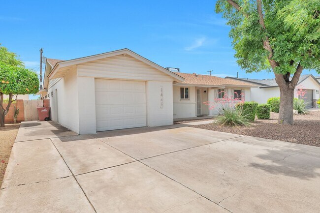 Foto del edificio - Scottsdale 3 Bedroom!  1700 sf!  New Floor...