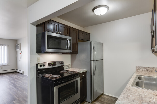 1BR, 1BA - 594 - 616 SF - REO Town Apartments