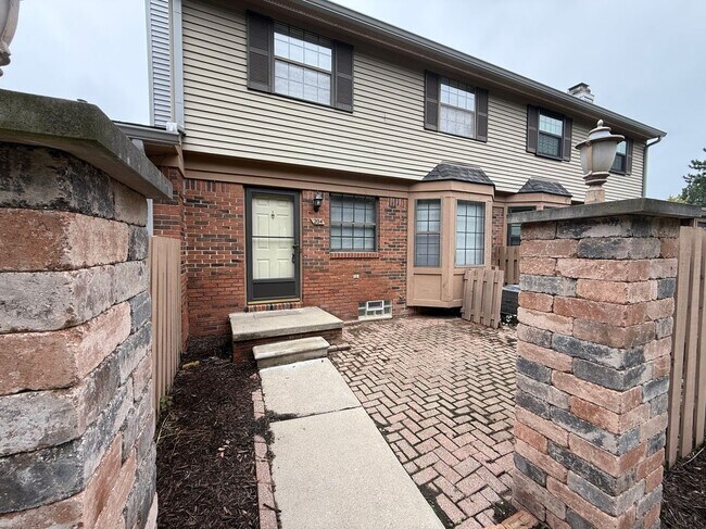 Building Photo - 43449 Arbor Way W