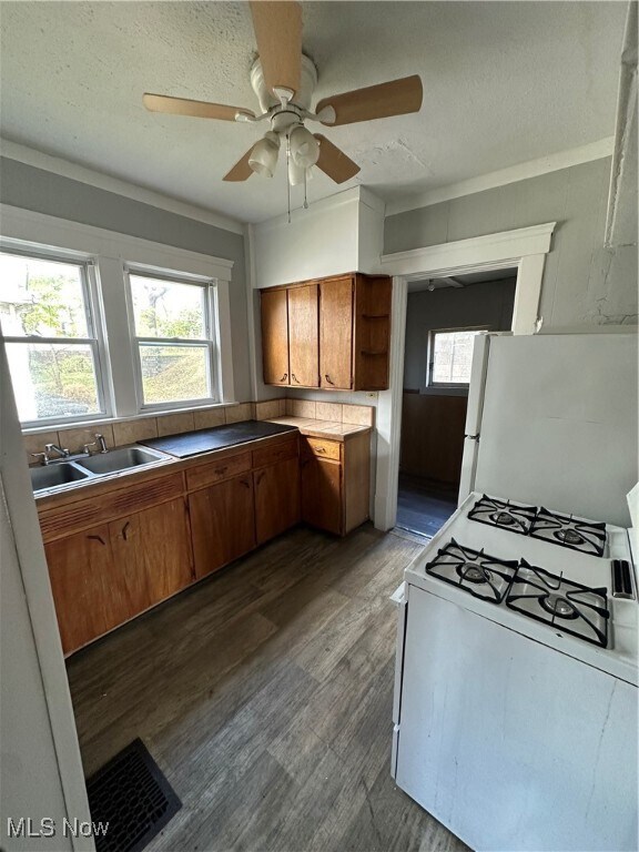 825 Kenmore Blvd Akron, OH 44314 – photo 4