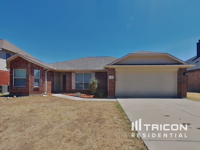 Building Photo - 110 Santa Fe Trail Justin TX