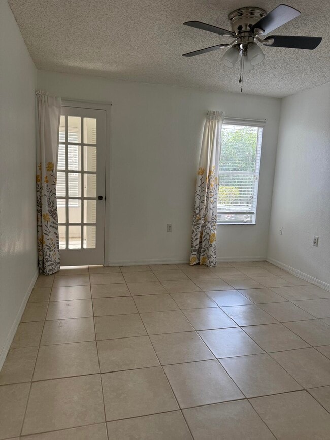 Foto del edificio - 1401 Village Blvd