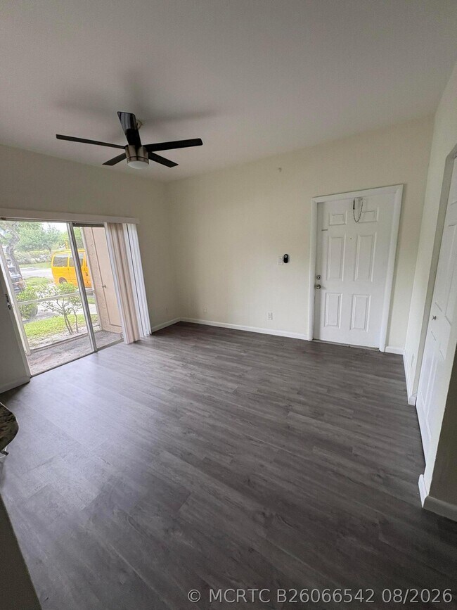 Building Photo - 640 Cypress Club Way