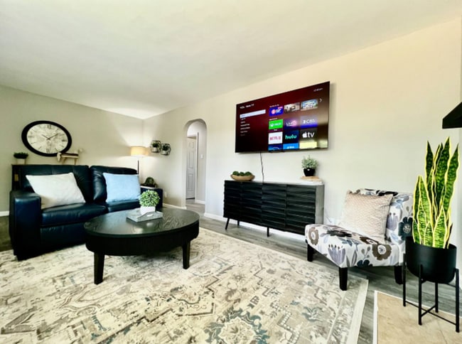 Foto del edificio - New Pool! Just vibes by the pool. Fully fenced yard