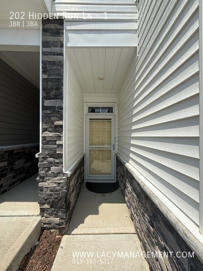 Building Photo - 202 Hidden Run Ln