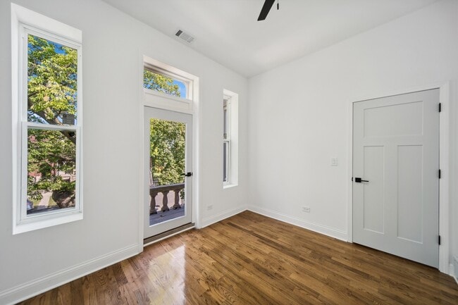 Foto del edificio - 3217 W Fulton Blvd