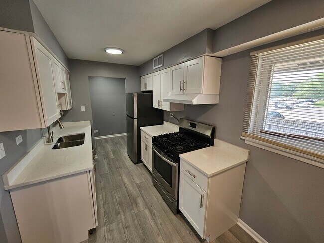 Building Photo - 1505 S Canford Cliffs Dr