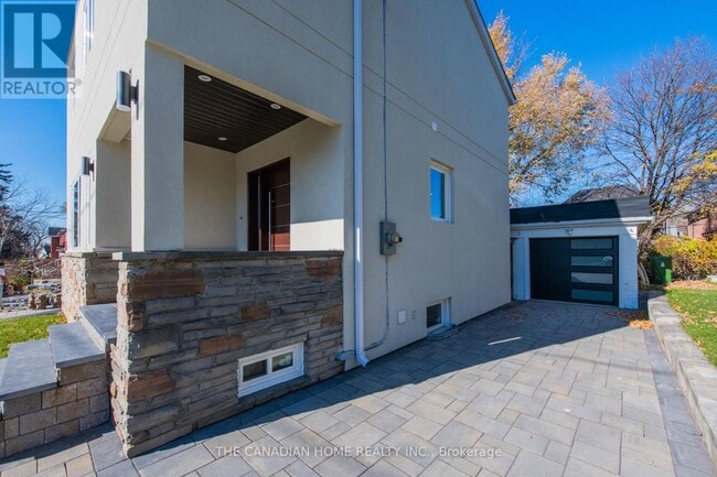 Building Photo - 8 Clearview Heights