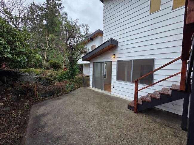 Building Photo - 2136 N 187th St