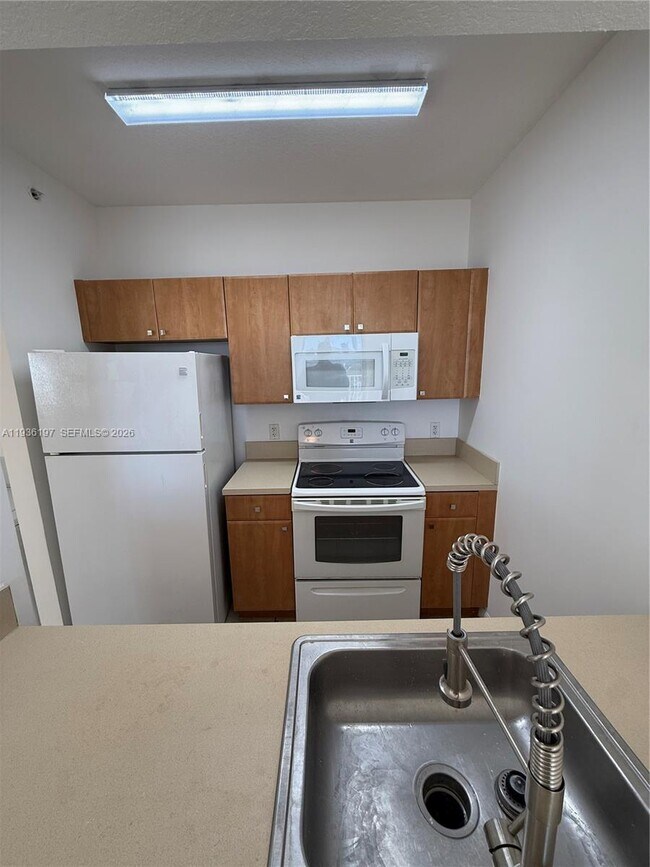 Building Photo - 119 SW 6th Ave