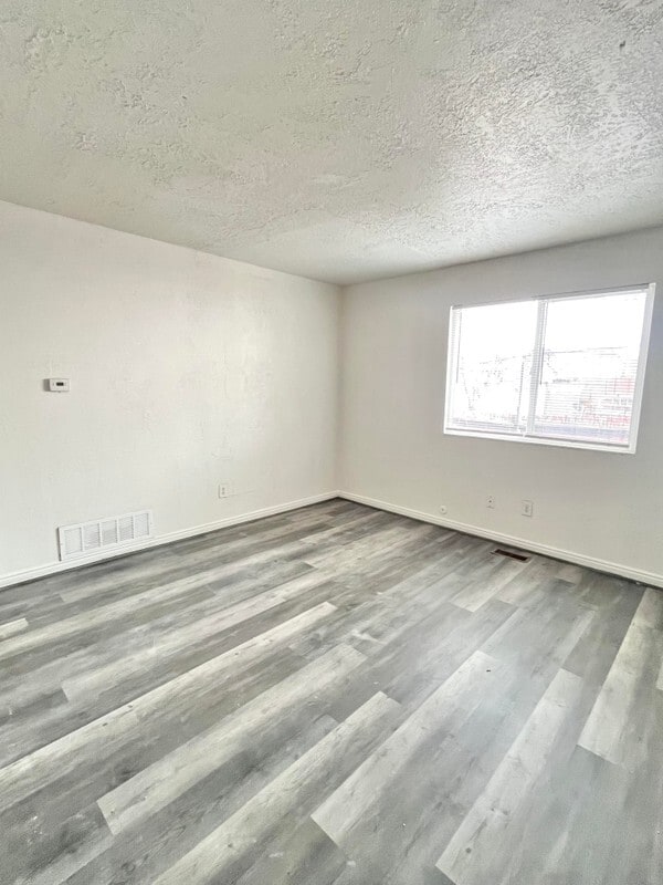Photo - 920 W Montague Ave Townhome