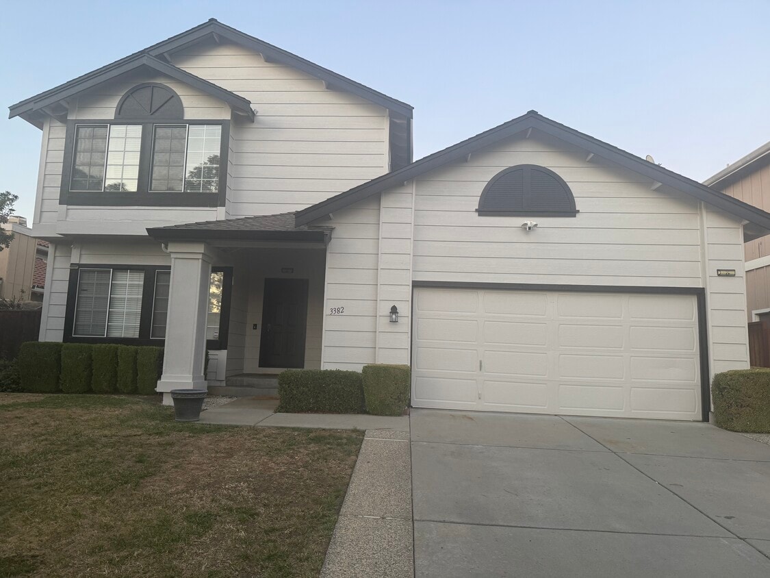 Primary Photo - 3382 Heritage Estates Dr