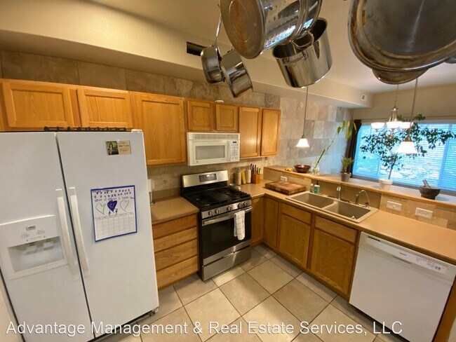 Foto del edificio - 2 br, 2 bath House - 1183 Canyon Meadow Dr...