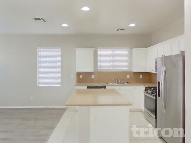 Building Photo - 4432 Santa Clarita Ave