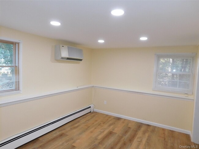 Building Photo - 36 Wedgewood Dr