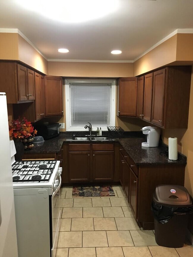 Kitchen - 312 Bensley Ave