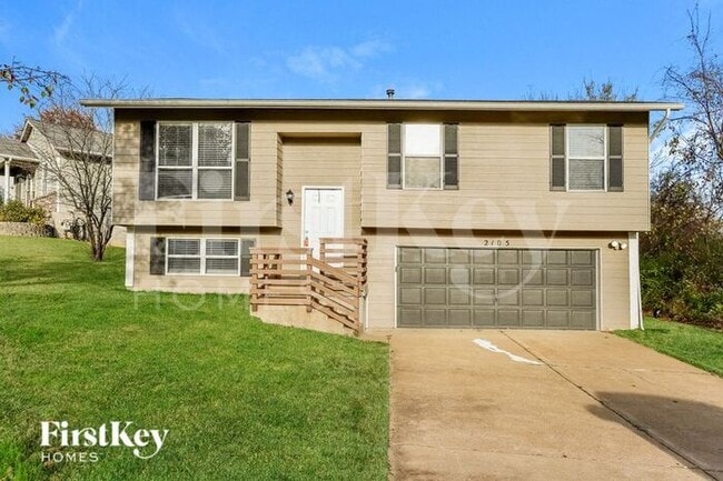 Building Photo - 2105 Barrington Ct S