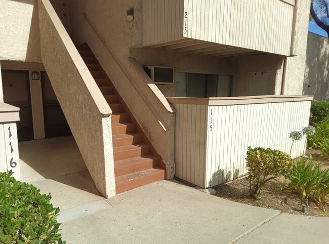 Entrada por la puerta principal - 28947 Thousand Oaks Blvd