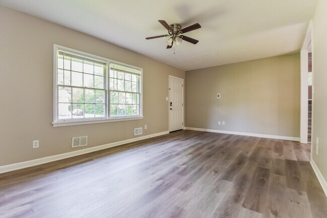 Foto del edificio - 6681 Green Meadows Ln