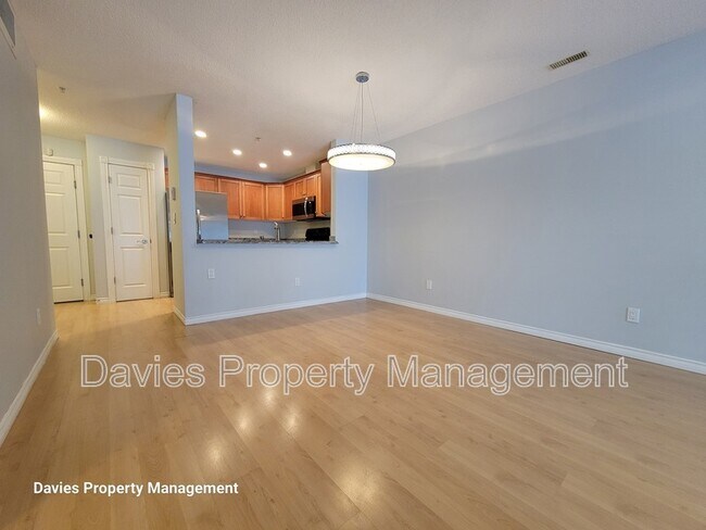 Photo du bâtiment - 12110-12106 106 Ave NW