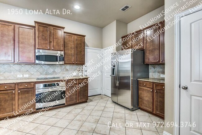 Building Photo - Top Notch Valley Ranch Townhome!