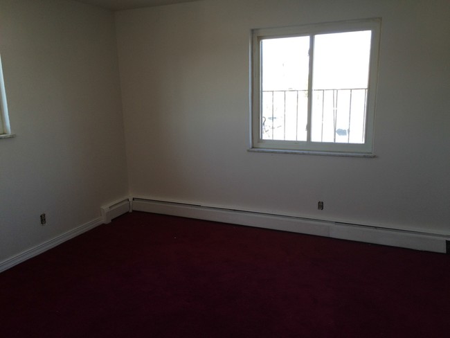 Interior Photo - 2040 Ross Ave